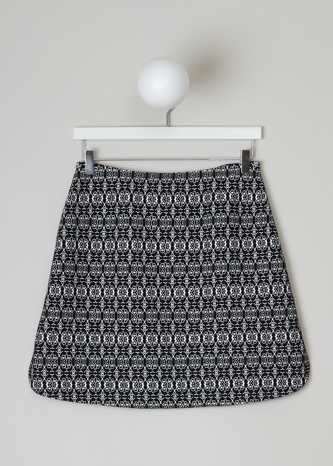 ALAÏA, BLACK AND WHITE PRINTED SKIRT, 8W9JD82CM408_JUPE_ALHAMBRA, Black, White, Print, Back, This black and white printed skirt is fully elasticated. A concealed side zip functions as the closure option. The skirt has a curved hemline with small slits.
