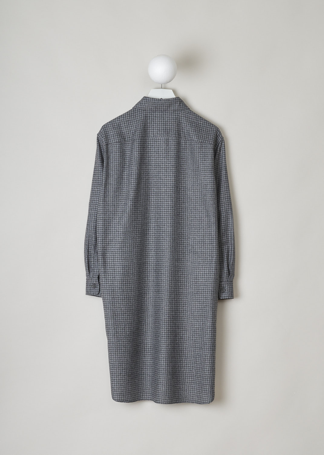 ASPESI, GREY CHECKERED SHIRT DRESS, 2986_L629_42173, Grey, Print, Back, This grey checkered shirt dress has a classic collar and a button placket in the front. The long sleeves have buttoned cuffs. The dress has two breast pockets and two concealed slanted pockets. The dress has an asymmetrical finish, meaning the back is longer than the front. The dress has a curved hemline. 
