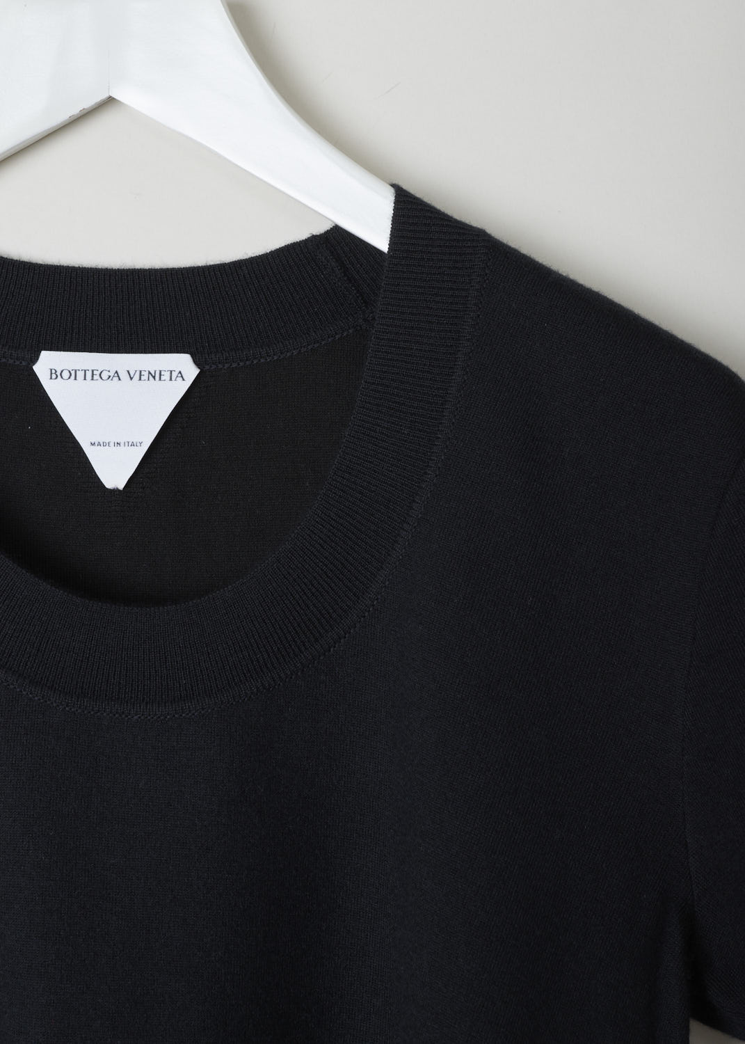 BOTTEGA VENETA, BLACK CASHMERE TOP, 647549_V0A50_1000, Black, Detail, Black, short sleeved top. This cashmere top has a rounded collar with a ribbed finish. That same finish can be found along the cuffs and the hem. In the back of the neck, the signature Bottega Veneta triangle can be found. 
