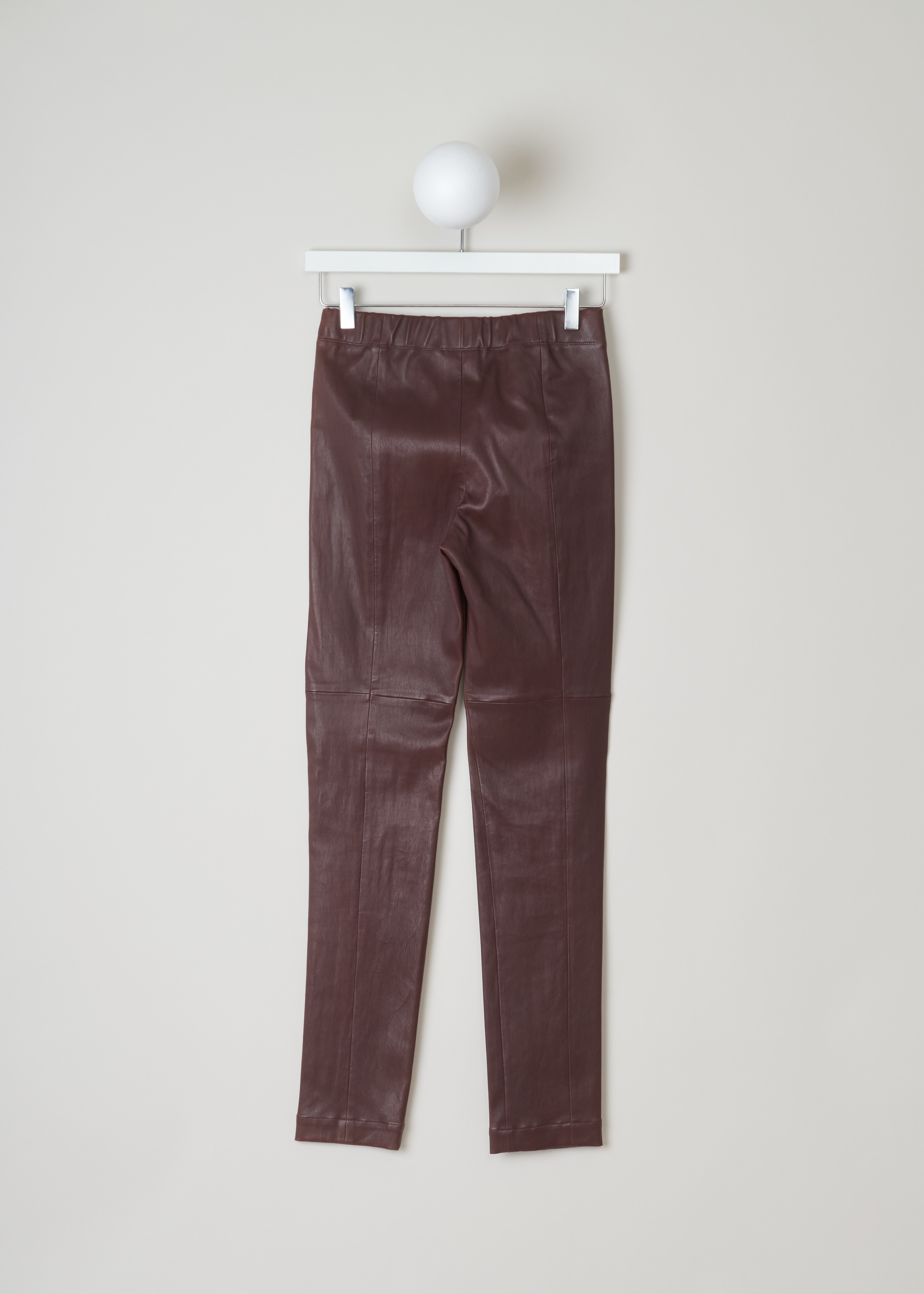 Brunello Cucinelli Elasticated leather Burgundy pants, M0V29P1329_C2630 burgundy back. Fitted leather pants with a light stretch in it has an ankle-length and an elastic waistband.