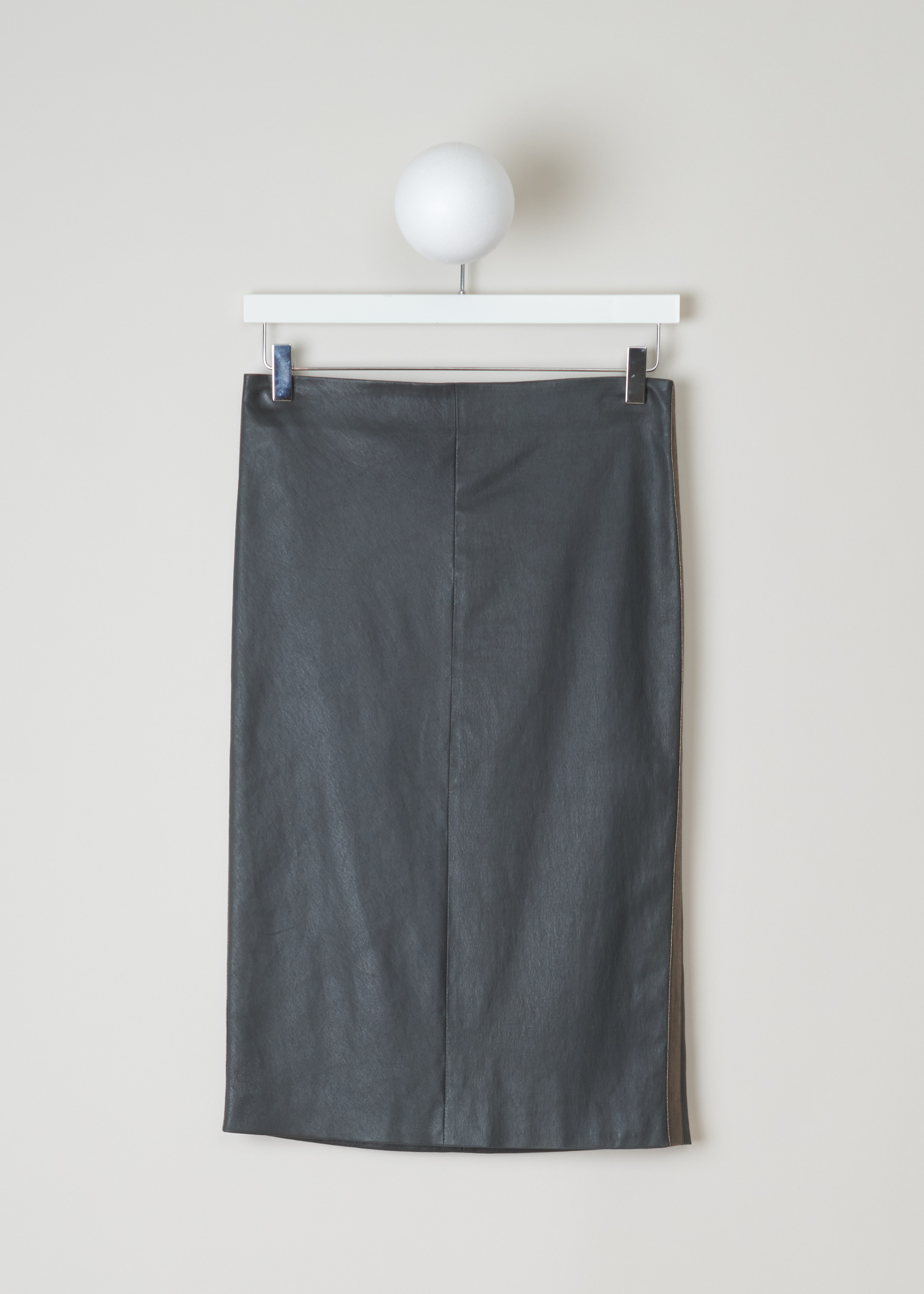 Brunello Cucinelli Grey leather skirt, M0V32G2584_CS896 grey front. Leather skirt with a light stretch, Has a knee-length, metallic beading on the sides and an invisible zipper fastening on the back.