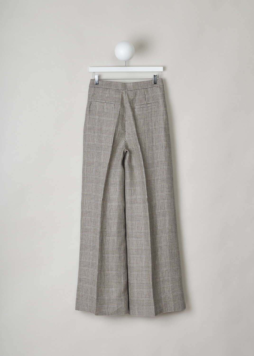 BRUNELLO CUCINELLI, BEIGE LINEN HOUNDSTOOTH PANTS, MF576P6969_C004, Beige, Print, Back, These high-waisted pants have straight wide pant legs with a beige Houndstooth pattern. The pant legs have pressed centre creases. These pants have a concealed clasp and zip closure. Slanted pockets can be found in the front and welt pockets in the back.
