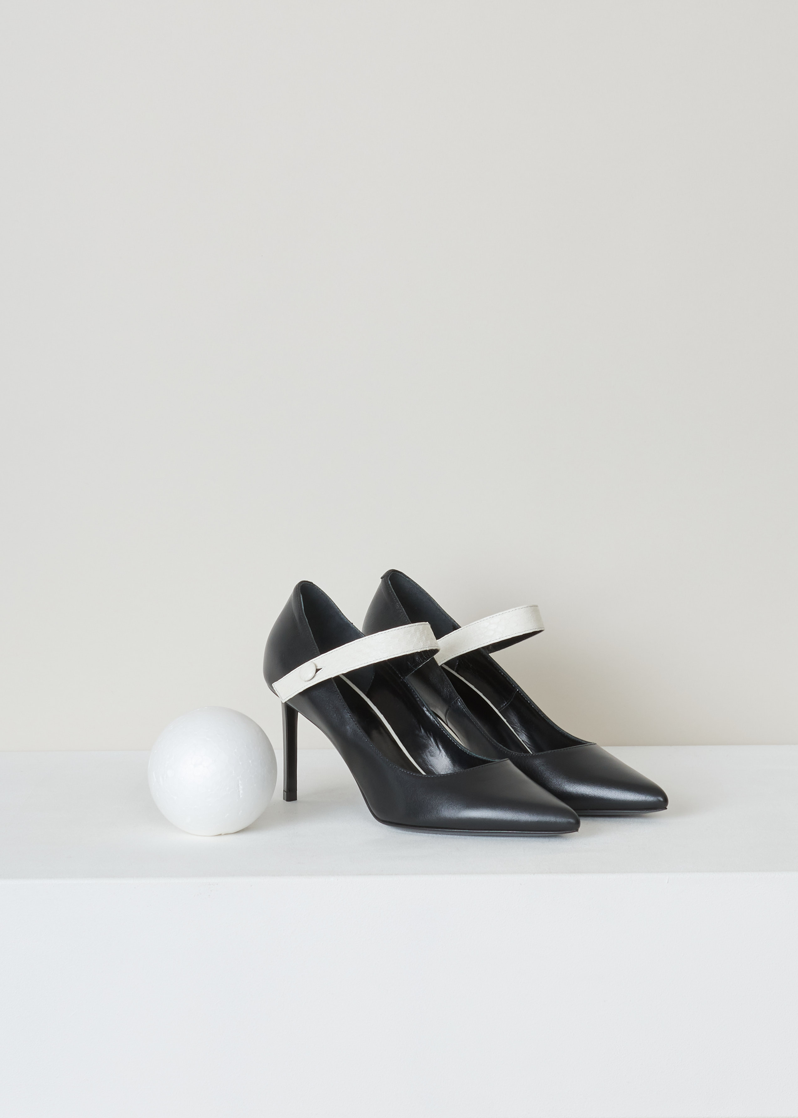 Celine, Mary jane sharp kidskin & elaphe, 330234005C_38AW_BlackWhite, black white, front, Crafted in style and highlighted with a pretty Mary Jane design, this pair of pumps exudes a glamorous shine. Made from the finest black leather, these closed-toe pumps come with regular heels, a off-white strap with button closure.