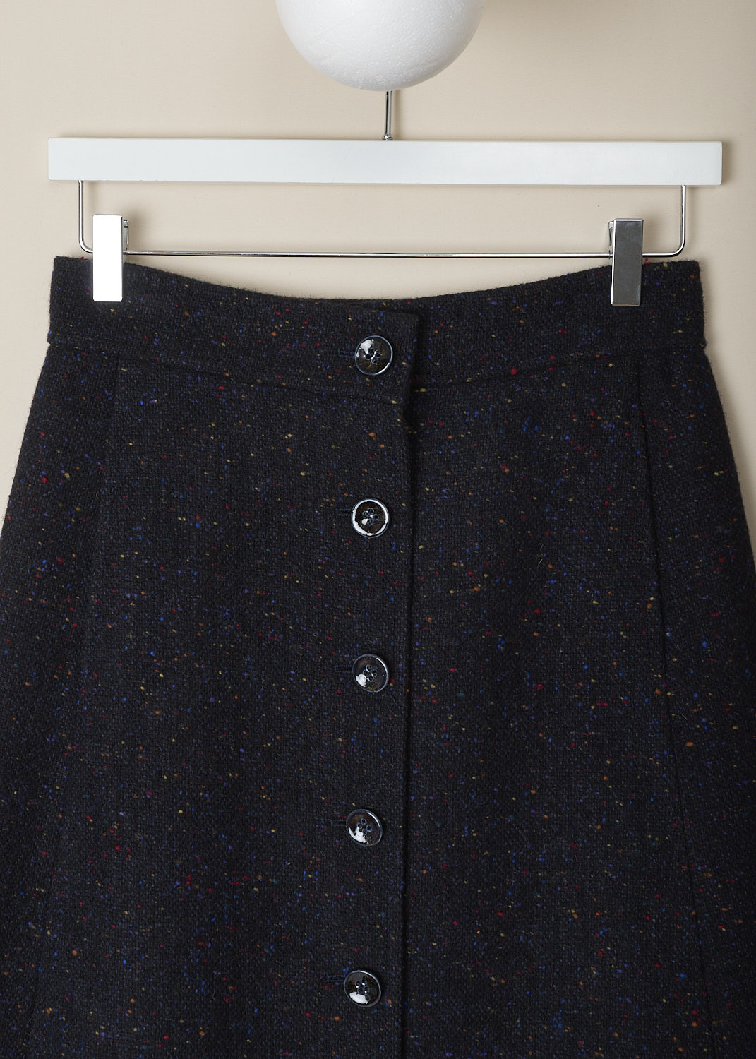 CHLOÃ‰, SPECKLED A-LINE SKIRT, CHC22AJU461654D2_ANTHRACITE_BLUE, Blue, Print, Grey, Detail, This maxi A-line skirt has an anthracite blue base color with multicolored speckles throughout. The skirt has a front button closure. The skirt has slanted pockets. ,
