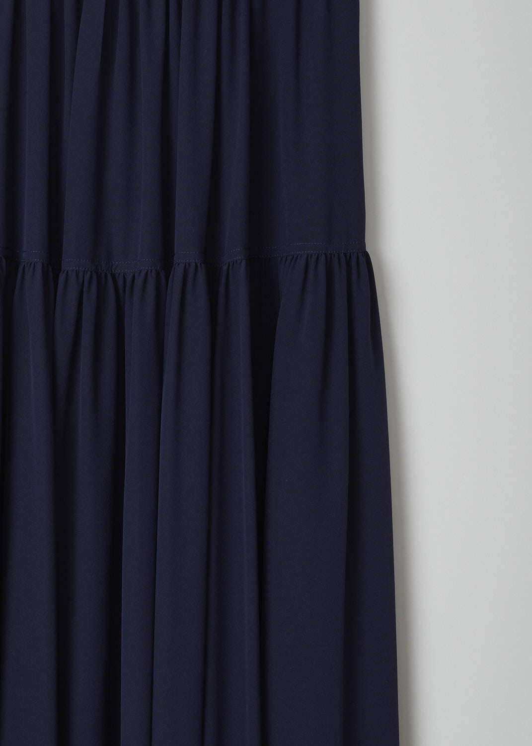 CHLOÃ‰, TIERED INK NAVY SKIRT, CHC22UJU030044C34_IN_NAVY, Blue, Detail, This tiered Ink Navy midi skirt has a concealed side zip and inseam pockets. The skirt had a straight hemline.  
