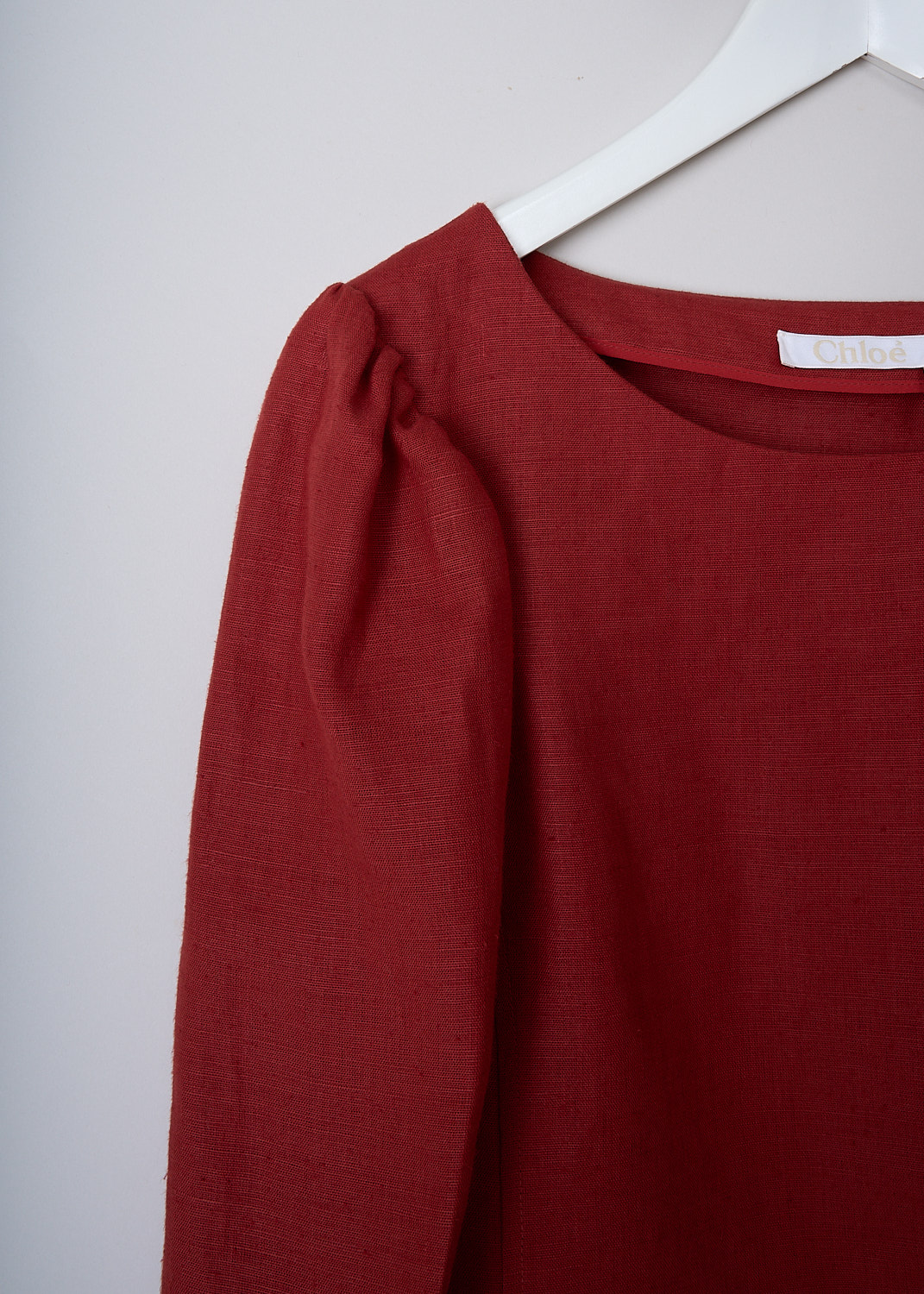 CHLOÉ, CROPPED LINEN TOP IN PEPPERY RED, CHC23UHT13030649_PEPPERY_RED, Red, Detail, This Peppery Red linen top has a boat neckline. The long puff sleeves have straight ends. The top has a cropped length and a straight hemline. 
