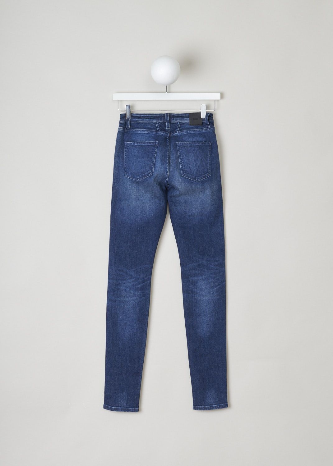 Closed, Mid-blue skinny high-waist lizzy jeans, lizzy_closed_C91099_006_6M_6M, blue, back, Mid-blue 5-pocket jeans comes in a skinny, and high-waist fit. The cotton blend used for this model is know for its high elasticity.