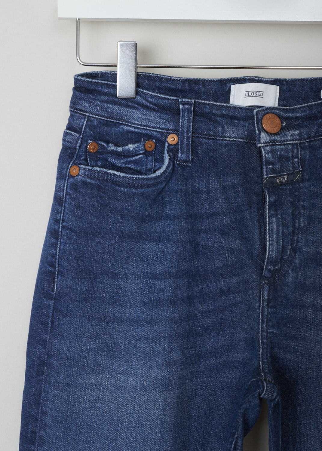 Closed, Mid-blue skinny high-waist lizzy jeans, lizzy_closed_C91099_006_6M_6M, blue, detail, Mid-blue 5-pocket jeans comes in a skinny, and high-waist fit. The cotton blend used for this model is know for its high elasticity.