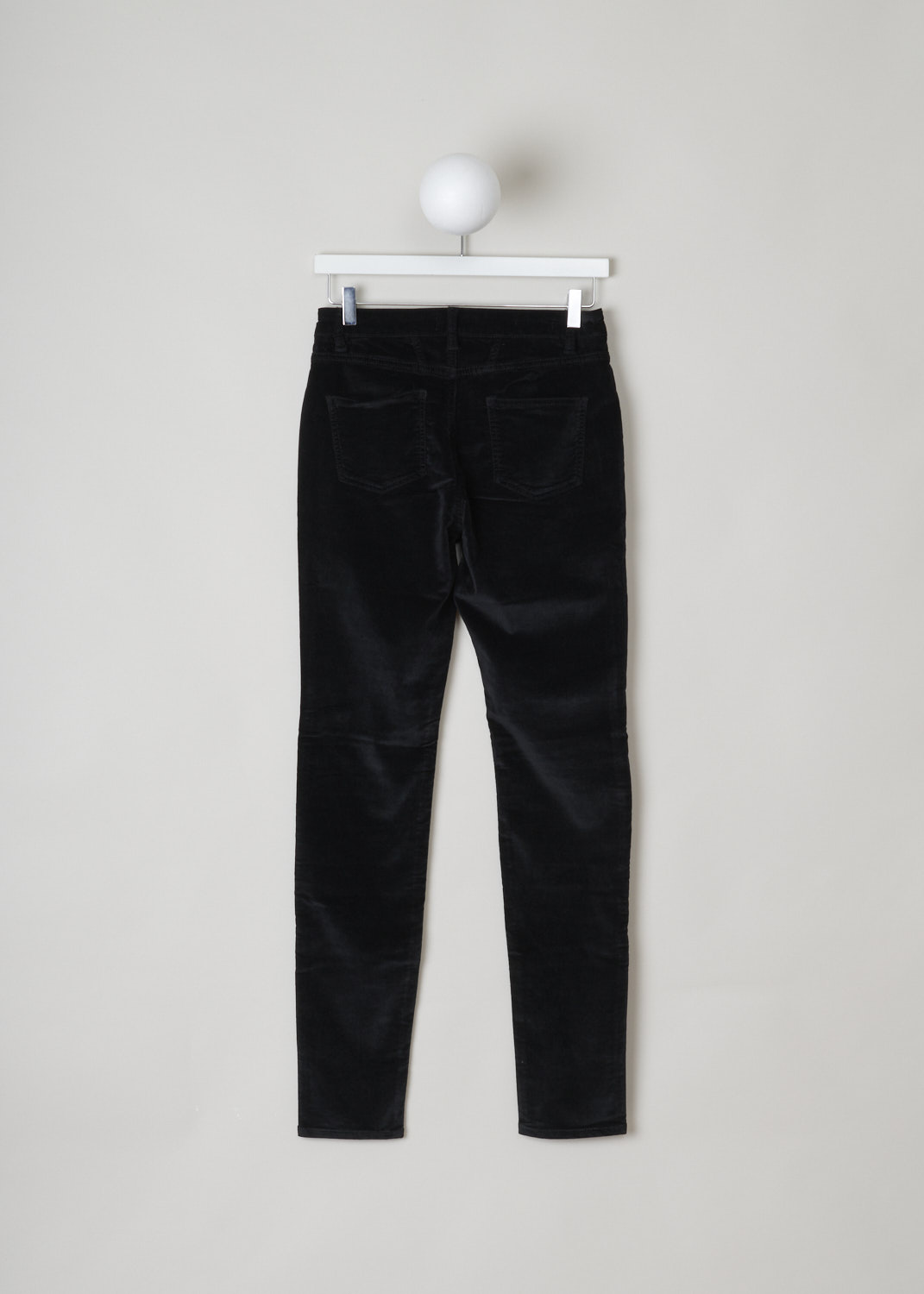 Closed, Black velvet lizzy jeans, lizzy_C91099_38C_30_100, black, back, Black velvet pants comes in a 5-pocket model, with a high-waist and tapered fit throughout the legs. The cotton blend used on this model is know for its high elasticity and comfort.