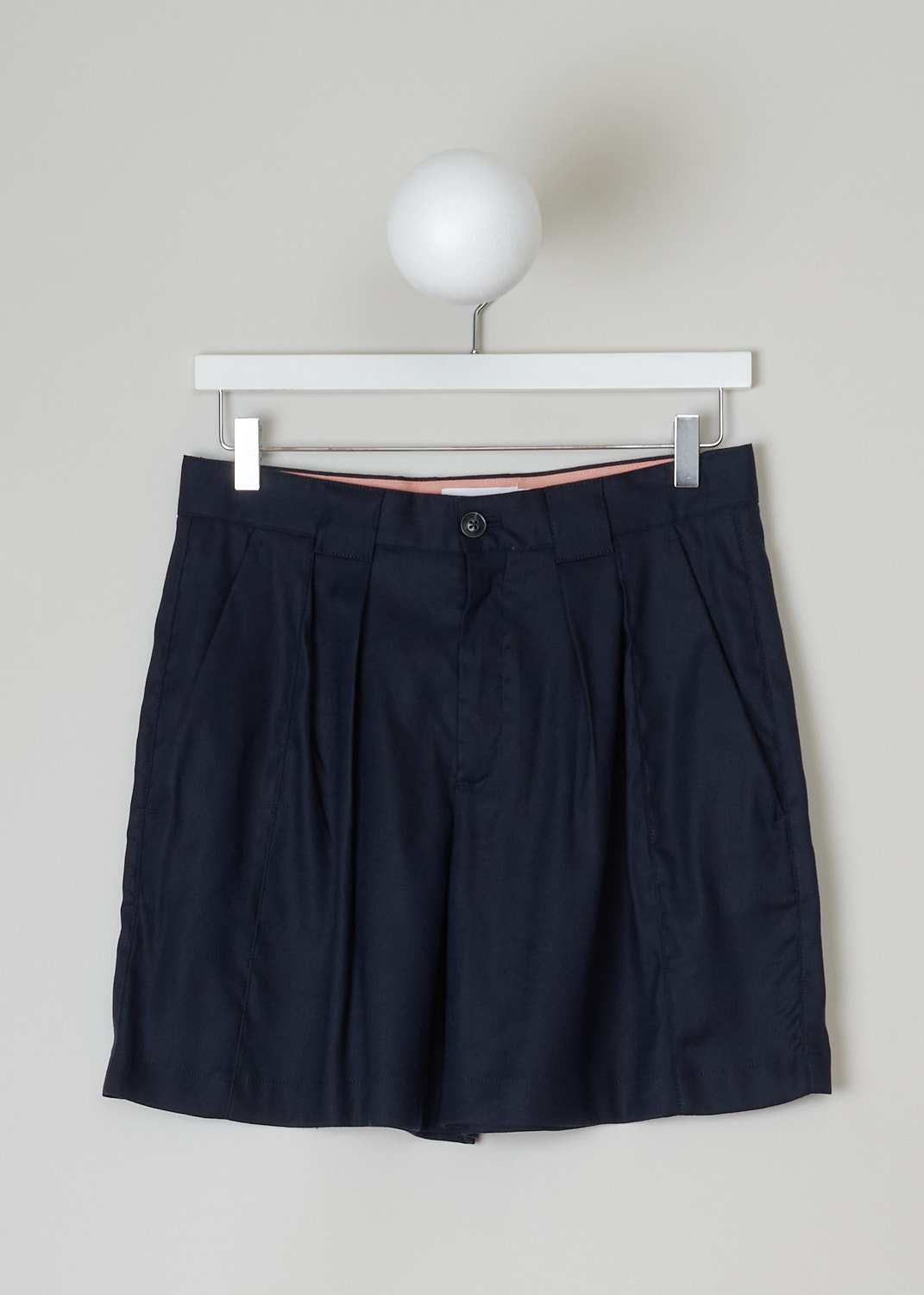CLOSED, NAVY BLUE LINEN SHORTS, JOON_C92051_32L_22_561, Blue, Front, These high-waisted navy blue linen shorts have a waistband with belt loops and a button and zipper closure. Subtle knife pleats decorate the front. These shorts have slanted pockets in the front and a single buttoned patch pocket in the back. 
