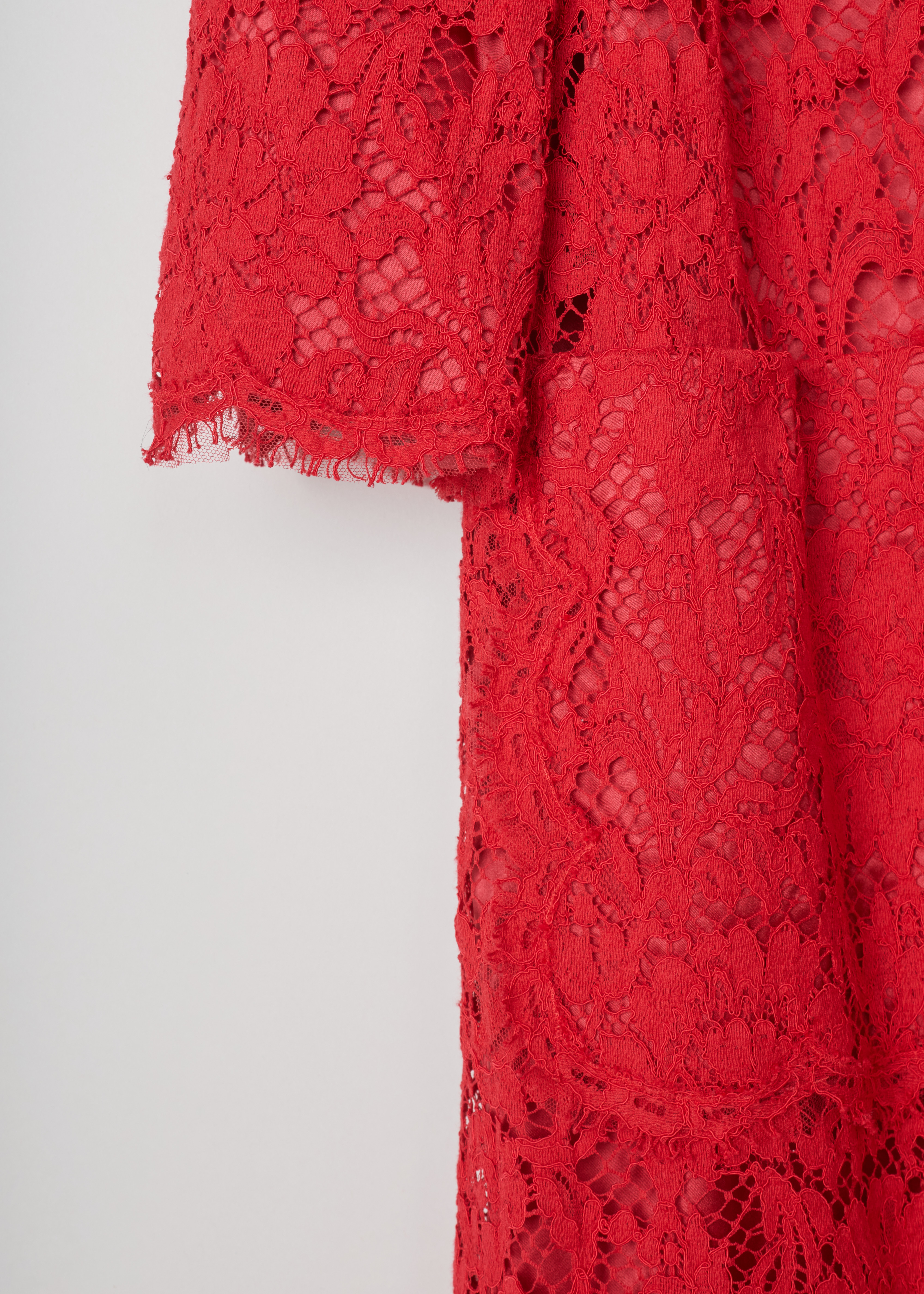 Dolce & Gabbana Red lace coat F0Q09T_HLMAK_R2254 rosso detail sleeve. Red lace coat with long sleeves, a round neck, two patch pockets, scalloped hems and a snap button fastening.