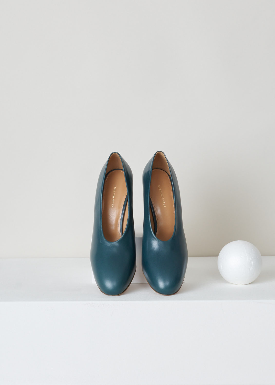 Dries van Noten, Dark aqua color platform pumps, WS26_765_H80_QU303_aqua500, blue, top, Crafted from leather colored in a dark aqua tint. featuring a platform to raise the height of the pump. Comes with a round toe section. 

Heel height: 10 cm / 3.9 inch. 