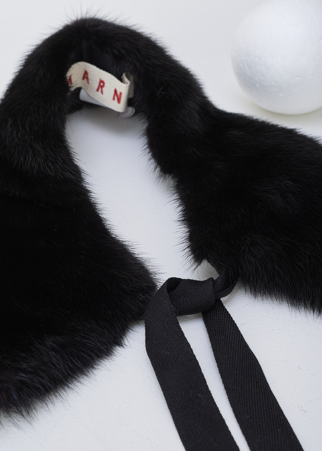 MARNI, BLACK MINK FUR COLLAR, ASMC103U00_P0820_00N99_CARBONE, Black, Detail, This black mink fur collar has a black ribbon closure. The collar is lined. 

circumference: 45 cm / 17.7. inch 

