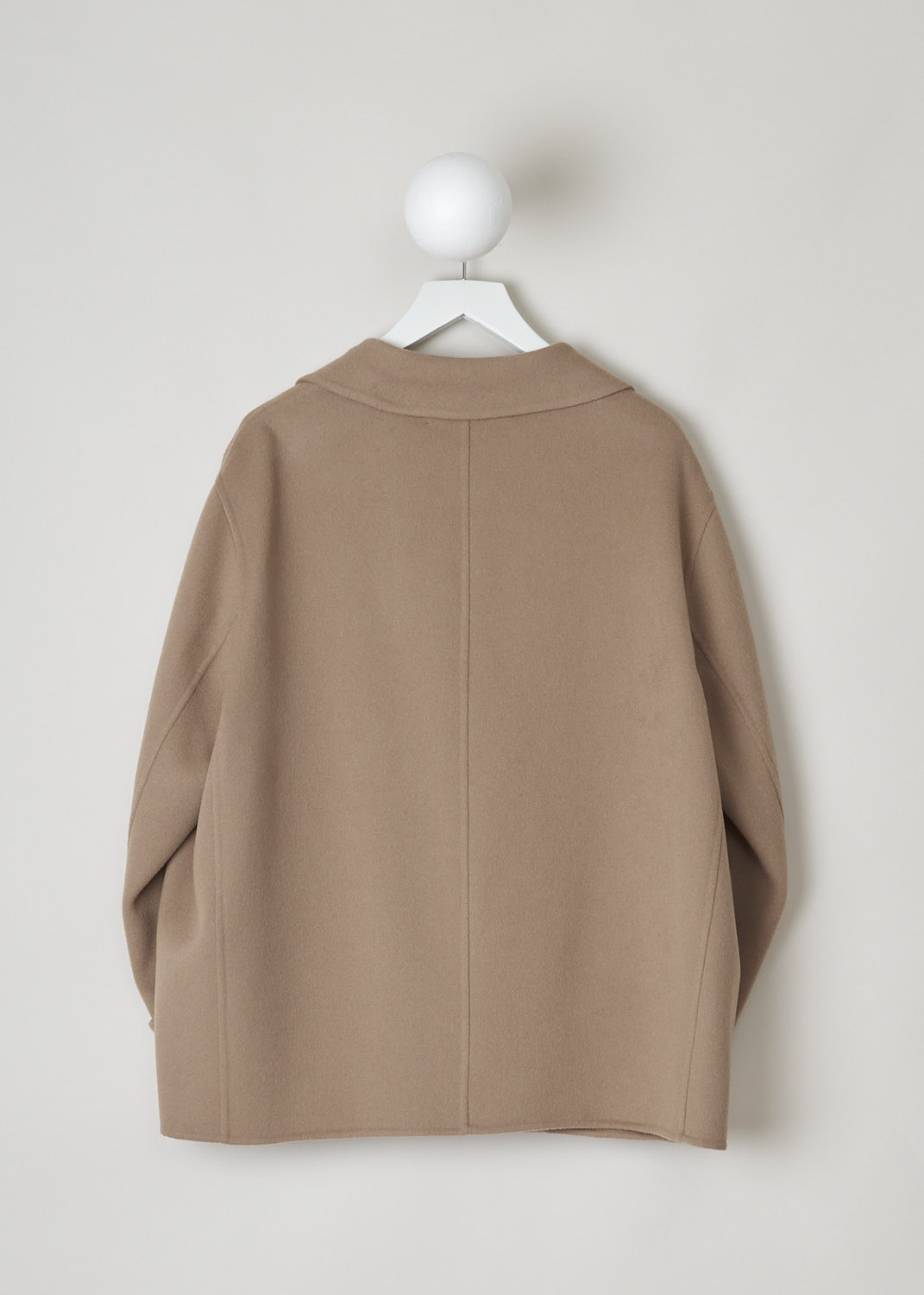MARNI, CAMEL COLORED WOOL-BLEND COAT, GIMA0161KO_TW840_00M02, Brown, Back, This short camel-colored coat has an wider silhouette. The coat has a notched lapel and a front button closure. On the front, the coat has two welt pockets with flap. The long sleeves have rolled cuffs. The coat has a vertical centre seam across the back. 
