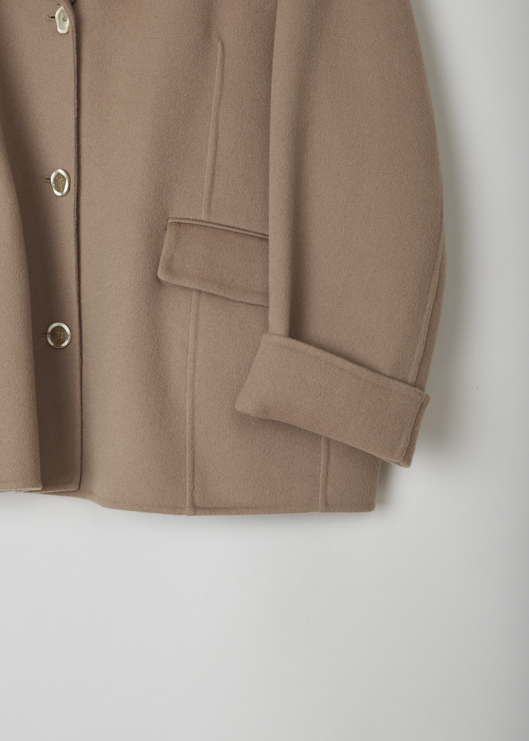 MARNI, CAMEL COLORED WOOL-BLEND COAT, GIMA0161KO_TW840_00M02, Brown, Detail, This short camel-colored coat has an wider silhouette. The coat has a notched lapel and a front button closure. On the front, the coat has two welt pockets with flap. The long sleeves have rolled cuffs. The coat has a vertical centre seam across the back. 
