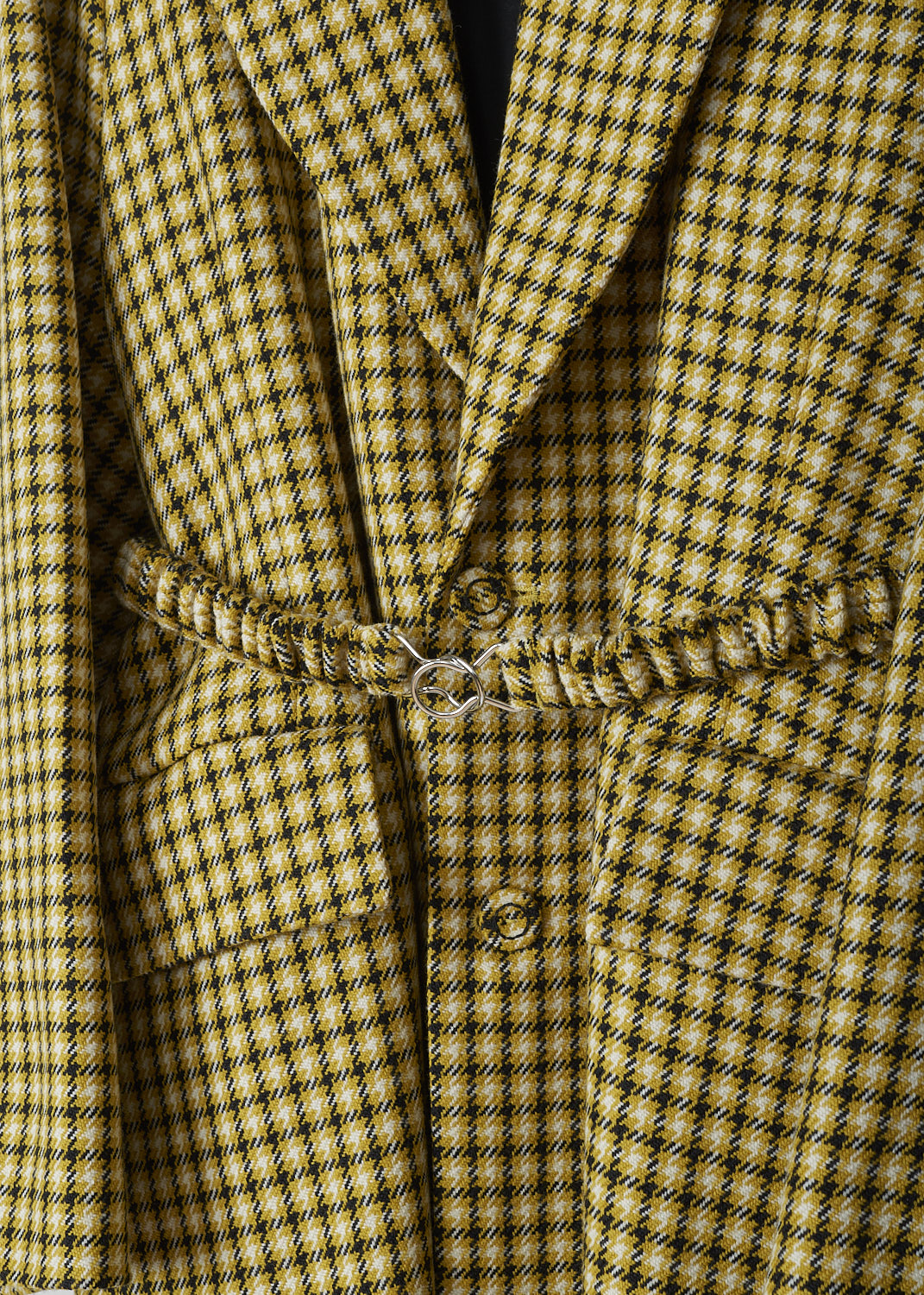 PLAN C, YELLOW CHECK COAT, CSCAC57FY0_TW035_QUY02, Yellow, Print, Detail, This single-breasted yellow checked coat has a peaked lapel with a deeper V-neckline and a front button closure. The long sleeves have buttoned cuff. The coat has a single breast pocket, two flap pockets and a single inner pocket. The detachable elasticated belt in the same checked pattern can be used to cinch in the waist. In the back, a centre vent can be found. The coat has a straight hemline. 
