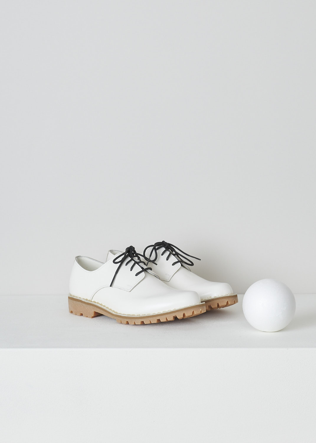 SOFIE Dâ€™HOORE, WHITE DERBY SHOES WITH BLACK LACES, FILOS_LJAZ_WHITE, White, Front, These white leather derby shoes have a round nose and a classic lace-up closing with contrasting black laces. The shoes have sturdy Vibram soles. 

