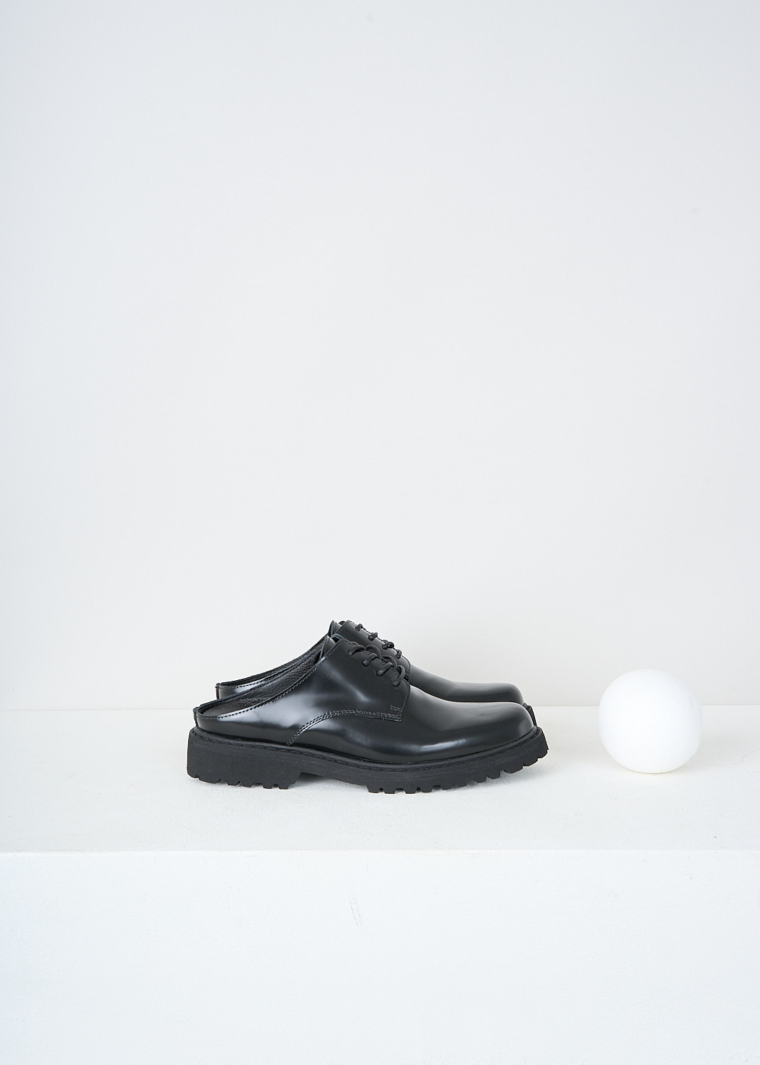 Sofie d'Hoore, Black derby mules, FAY_LVATO_BLACK, Black, Side, These black derby mules have an open back, a classic lace-up closure and a round toe. These shoes have stitched Vibram® soles. 
