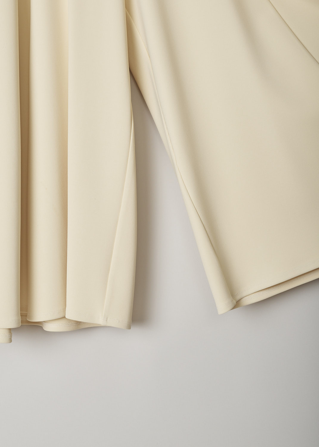 THE ROW, LIGHT CREAM MILDRO PANTS, MILDRO_PANTS_3995K31_3_LIGHT_CREAM, Beige, Detail, These Light Cream high-waisted culotte pants are elasticated throughout with a broad elasticated waistband. These pants have cropped flared pants legs.
