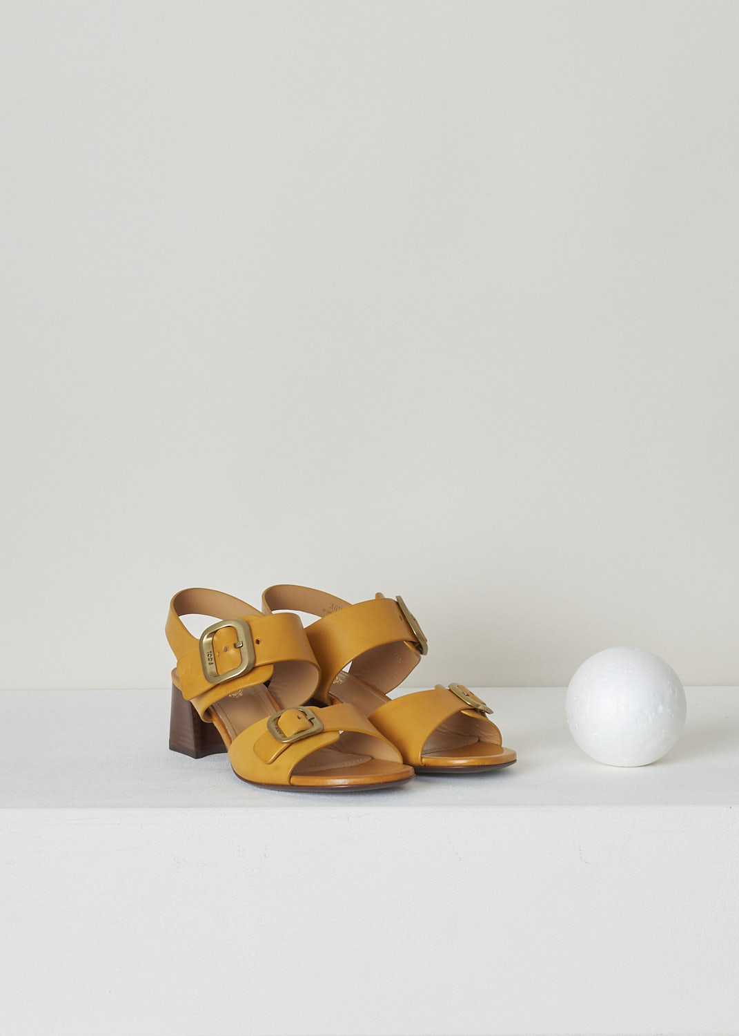 TODS, ORANGE BUCKLE SANDALS WITH HEEL, XXW04J0FH60NHVG816_SAND_CUOIO_MANDARINO, Orange, Yellow, Front, These orange heeled sandals have a double buckle-strap fastening with gold-toned buckles, a slingback strap and a squared open toe. 
