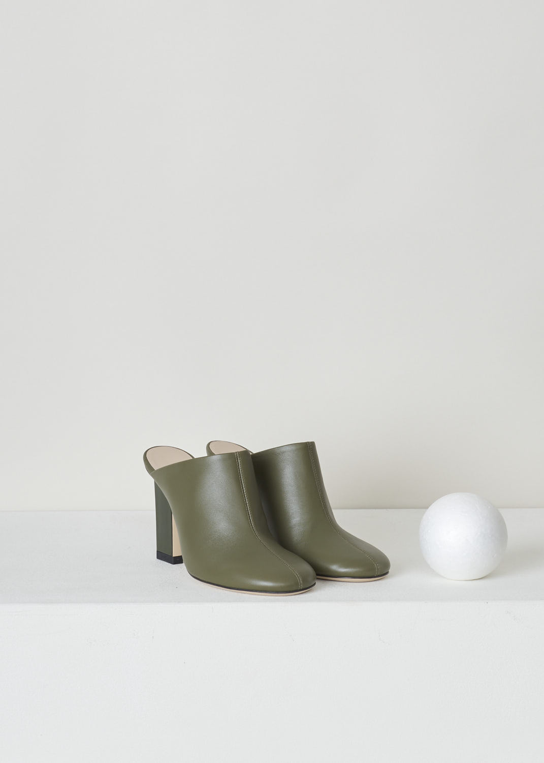 WANDLER, OLIVE GREEN MULES WITH BLOCK HEEL, CASTA_MULE_20210_341201_2629_OLIVE, Green, Front, These olive green slip-in mules feature a rectangular block heel and a round toe. A decorative seam runs along the front of the shoe.

Heel height: 9.5 cm / 3.7 inch 

