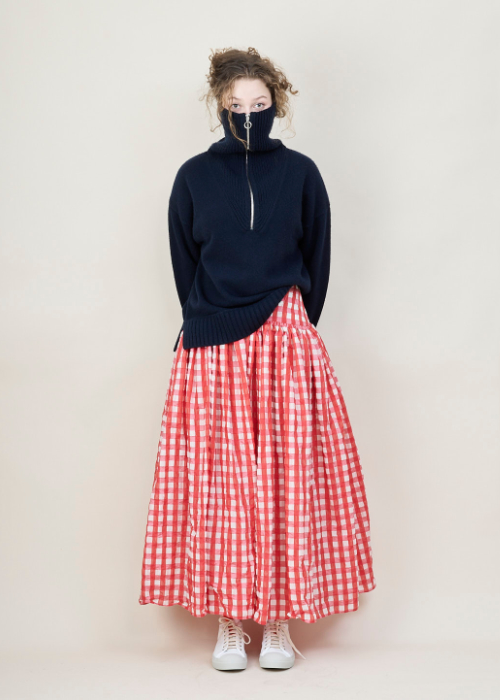 ALAÏA, RED GINGHAM MAXI SKIRT, AA9J04644T577, Red, White, Print, Back, This high-waisted red gingham maxi skirt hugs the waist and flares out to a voluminous maxi skirt. The skirt has concealed slanted pockets. In the back, a concealed centre zip functions as the closure option. 
