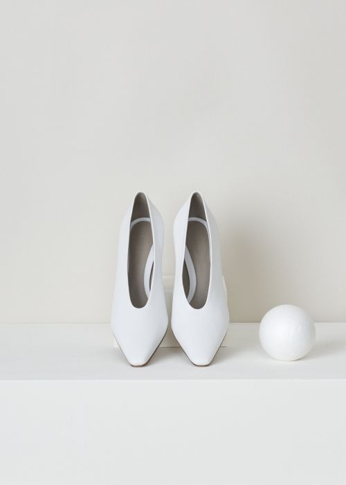 Bottega Veneta, White chalky pumps, 608839_VBSD0_9122_optic_white, white, top,  Made from smooth white leather, featuring a spool heel, an elongated toes and a high vamp.

Heel height: 7 cm / 2.7 inch.
