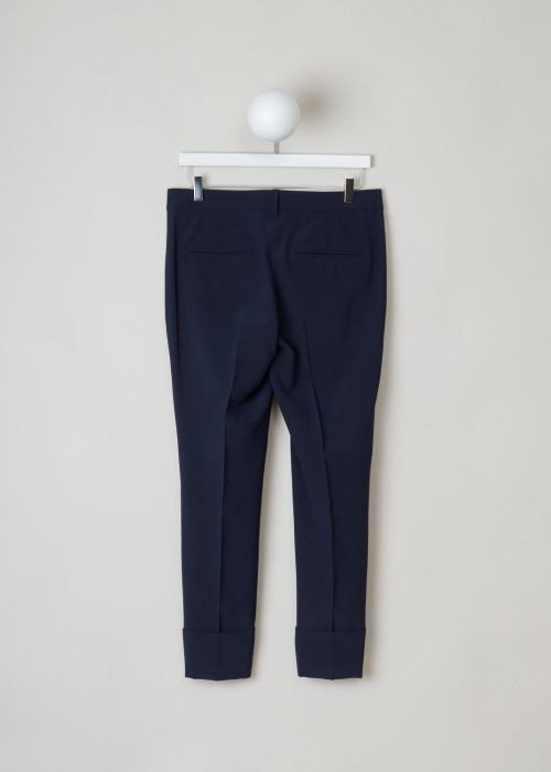Brunello Cucinelli, Midnight blue pants, MF533P6457_C2891, blue silver, back, lovely flat front model colored to a midnight blue, featuring a cropped length and a widely rolled up hem. Furthermore on the front this model has two forward slanted slip in pockets, and on the back two welt pockets. The fastening option here is a press button, a french bearer button and a zipper, of which the press button has a strip on metal adorning the outside. 
