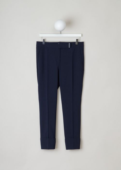 Brunello Cucinelli, Midnight blue pants, MF533P6457_C2891, blue silver, front, lovely flat front model colored to a midnight blue, featuring a cropped length and a widely rolled up hem. Furthermore on the front this model has two forward slanted slip in pockets, and on the back two welt pockets. The fastening option here is a press button, a french bearer button and a zipper, of which the press button has a strip on metal adorning the outside. 