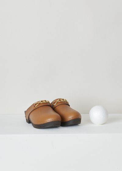 celine, Les bois cognac coloured clogs, 336623363C_04LU, brown, front, Cognac coloured clogs featuring a round toe vamp which is decorated with this brands signature Maillon Triomphe metal chain. Another lovely little detail about these clogs are the hand painted basswood soles. 
