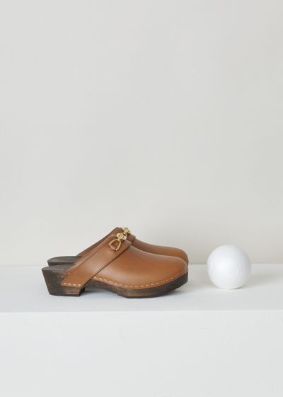 celine, Les bois cognac coloured clogs, 336623363C_04LU, brown, side, Cognac coloured clogs featuring a round toe vamp which is decorated with this brands signature Maillon Triomphe metal chain. Another lovely little detail about these clogs are the hand painted basswood soles. 
