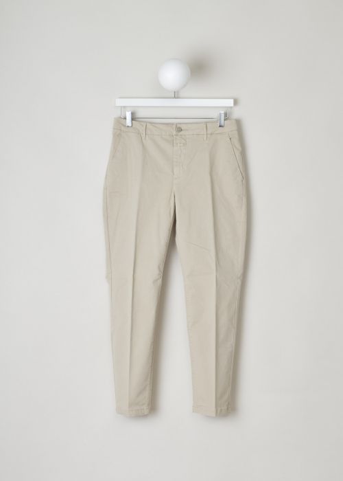 Closed, Beige flat front chino, jack_C91012_30G_17_249, beige, front, This beige flat front chino is one of those must have basics that goes well anything you throw on it. Featuring a regular length, two forward slanted pockets on the front and two welt pockets on the back.