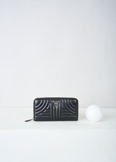 Prada Black wallet with quilted pattern photo 2