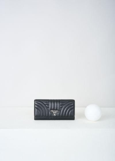 Prada Black wallet with quilted pattern photo 2