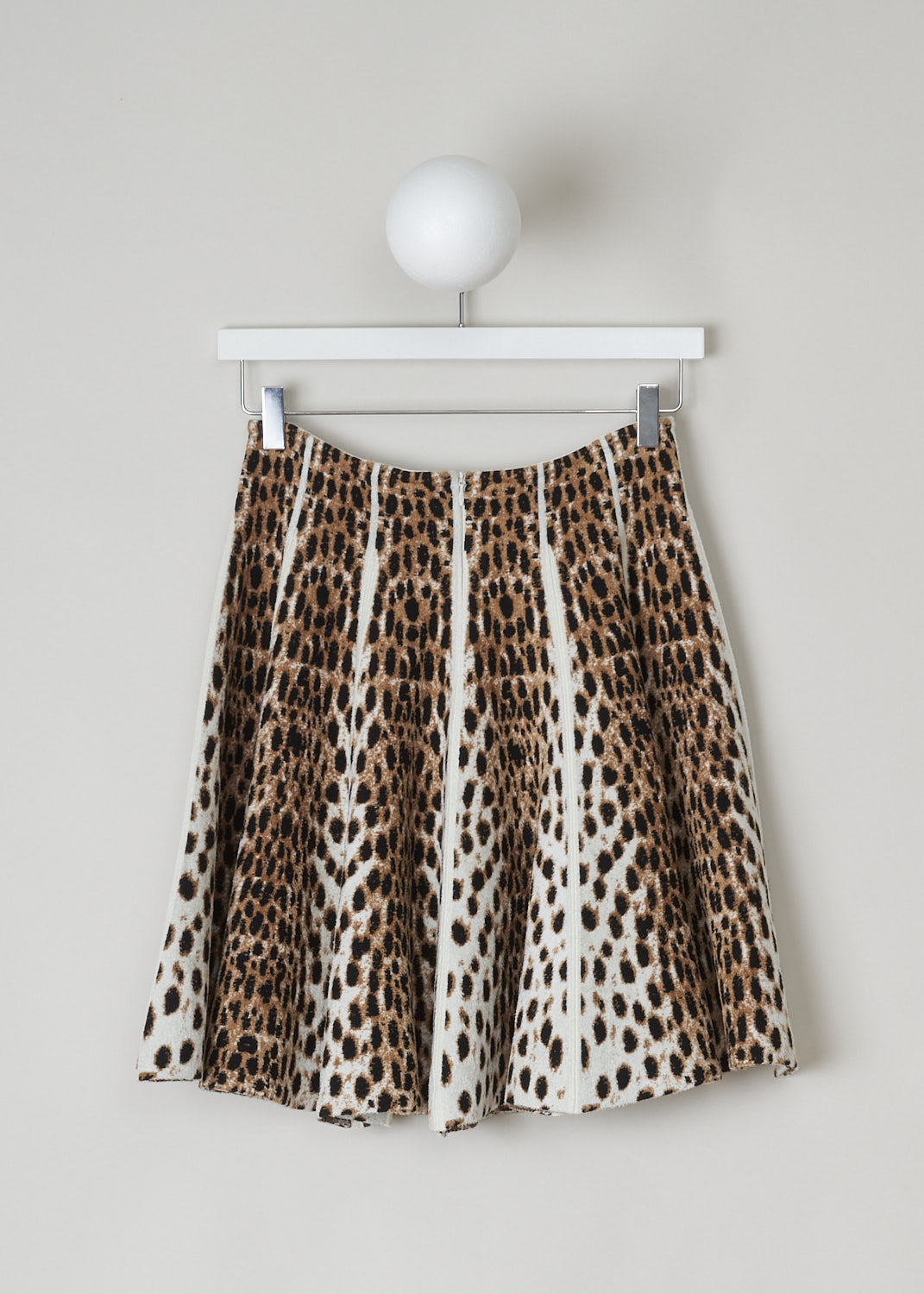 ALAÏA, LEOPARD-PRINT PLEATED BELL SKIRT, 8H9JD95CM435_JUPE_GUEPARD, Beige, Print, Back, This short pleated leopard-print skirt has a paneled look. A concealed zipper in the back functions as the closure option. 
