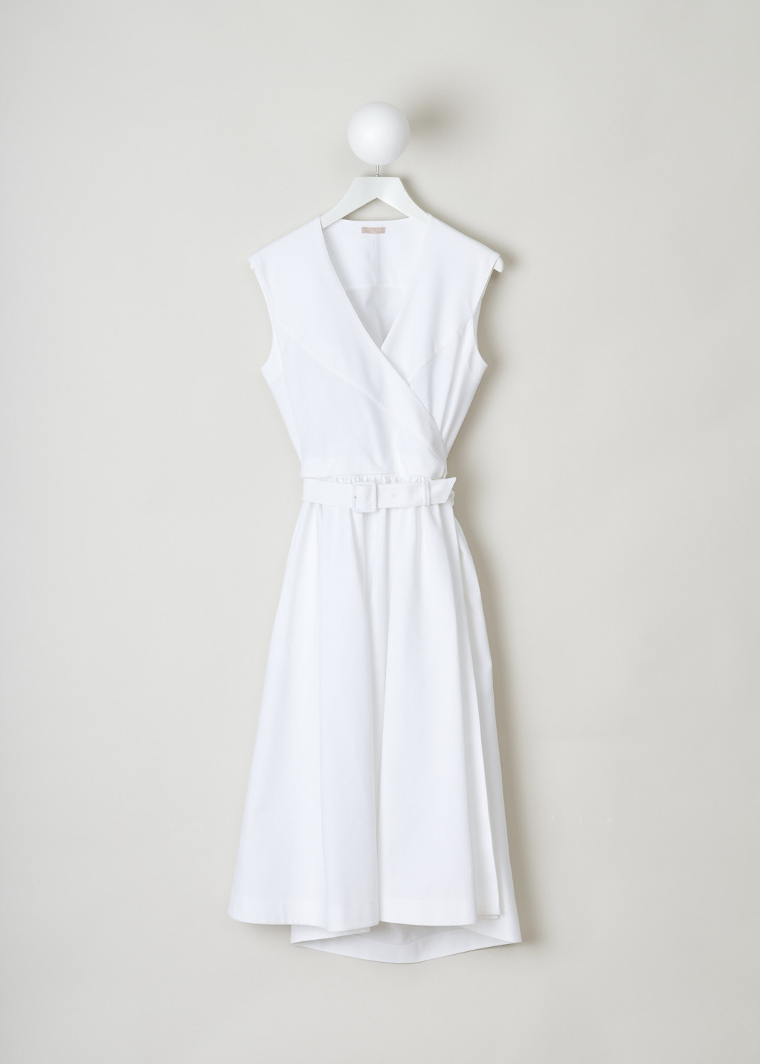 AlaÃ¯a, Cut-out cotton-piquÃ© wrap dress, AA9R0923LT374_000_blanc, white, front, Made from pristine white cotton-piquÃ© and cut into this lovely wrap dress. Featuring a v-shaped neckline, a sleeveless design, cinched in at the waist by a belt and comes with a cutout at the back.