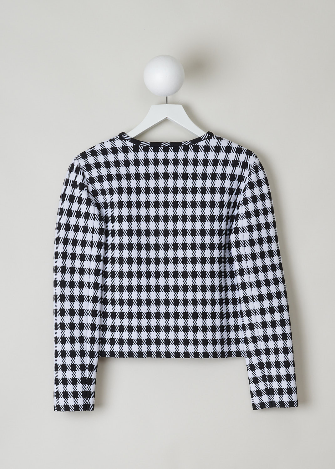 ALAÏA, CROPPED HOUNDSTOOTH PRINTED JACKET, AA9V10432M710_HOUNDSTOOTH_991, Black, White, Print, Back, This long sleeve jacket has a magnified black and white Houndstooth print throughout. The jacket has a cropped length, with the hem falling to the hip. The jacket has an open front with just a single hook-closure on the V-necks end. The jacket has shoulder pads.


