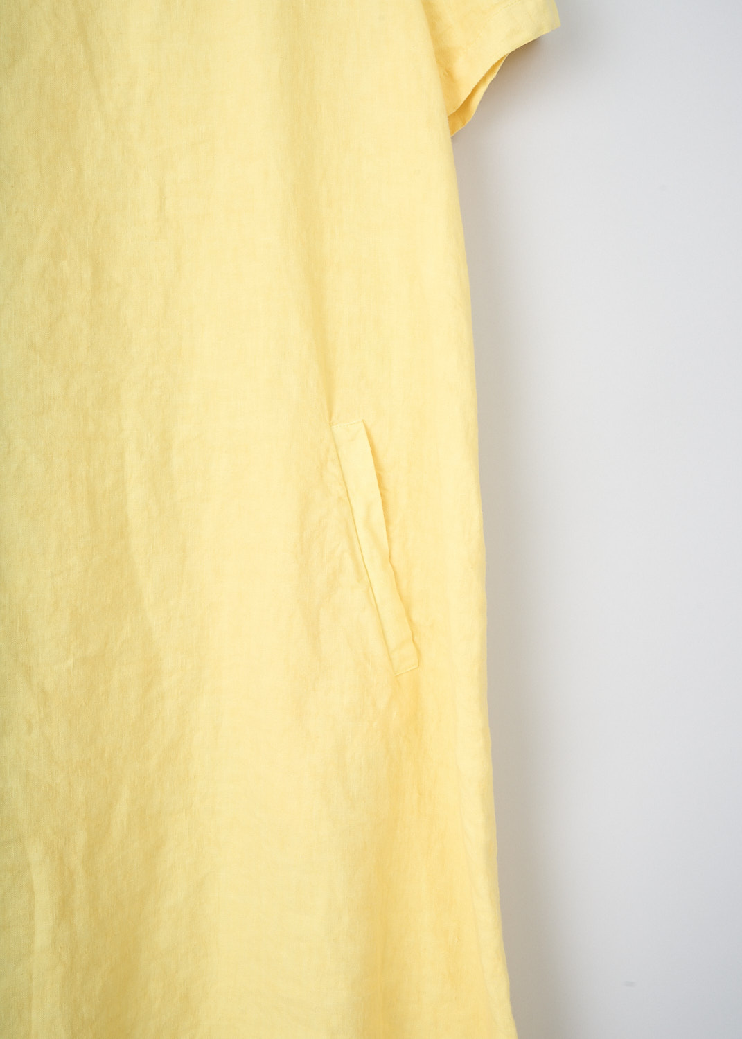 Aspesi, Short A-line yellow dress, 2917_C253_85155, Yellow, Detail, This yellow A-line dress has a round neckline and short sleeves. The dress has slanted pockets in the front. 

