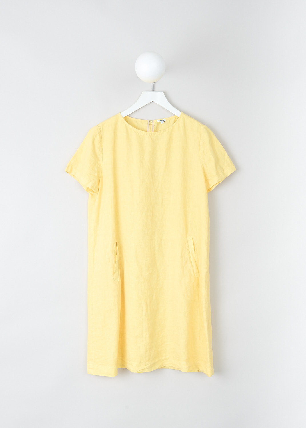 Aspesi, Short A-line yellow dress, 2917_C253_85155, Yellow, Front, This yellow A-line dress has a round neckline and short sleeves. The dress has slanted pockets in the front. 

