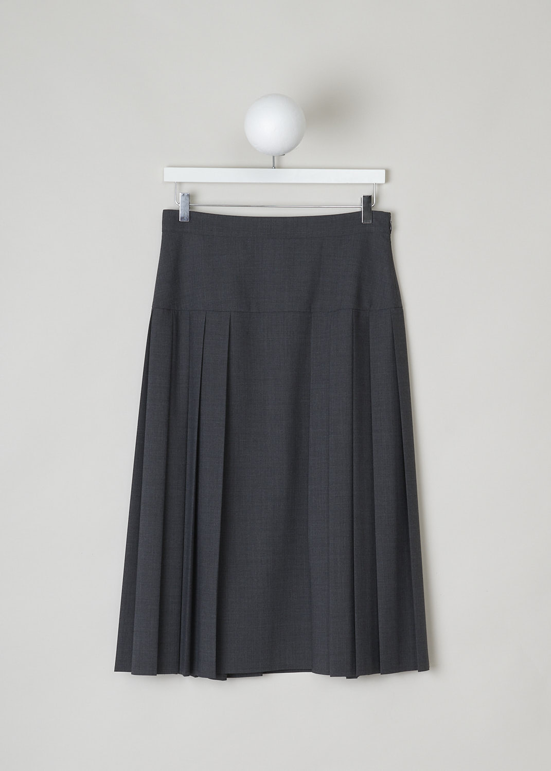 ASPESI, GREY PLEATED MIDI SKIRT, 2207_G286_01197, Grey, Front, This grey wool-blend midi skirt has a broad waistband and pleats along the sides. The skirt has a straight hemline. A concealed zipper in the side seam functions as the closure option. 
