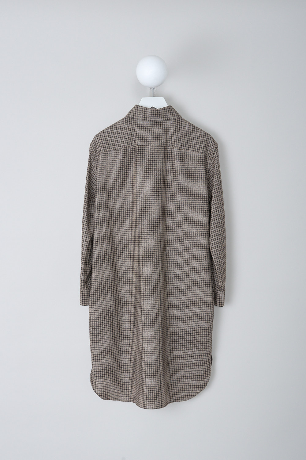 ASPESI, BROWN CHECKERED SHIRT DRESS, 2986_L629_42132, Brown, Print, Back, This brown checkered shirt dress has a classic collar and a button placket in the front. The long sleeves have buttoned cuffs. The dress has two breast pockets and two concealed slanted pockets. The dress has an asymmetrical finish, meaning the back is longer than the front. The dress has a curved hemline.
