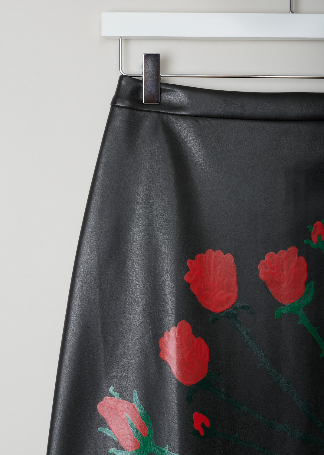 Bernadette, Black vegan leather a-line skirt, skirt_eva_vegan_leather_handpainted_red_rose_bouquet, black red green, detail, You will not only look good but also do good, in this vegan leather skirt. Made into an a-line model with a concealed zip fastening option on the back. The red roses on the skirt are entirely hand painted which adds to the exclusivity. 