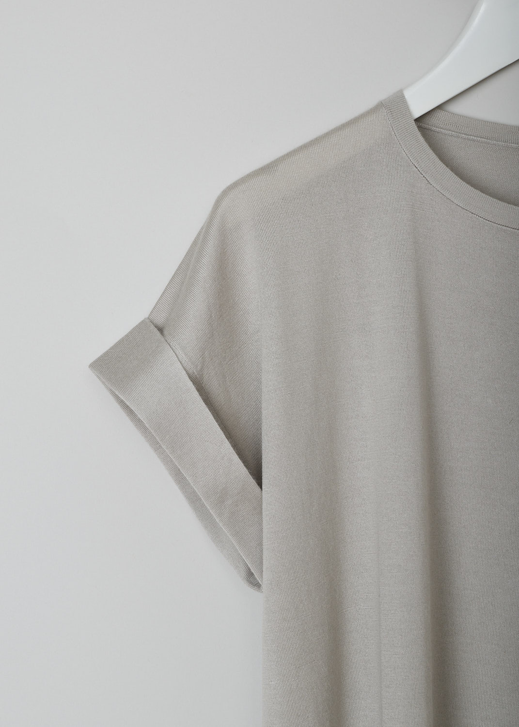 BRUNELLO CUCINELLI, GREY CASHMERE T-SHIRT, M13805900_C2428, Beige, Grey, Detail, This pebble grey cashmere top has a round neckline and short folded sleeves. The top has a straight hemline. 
