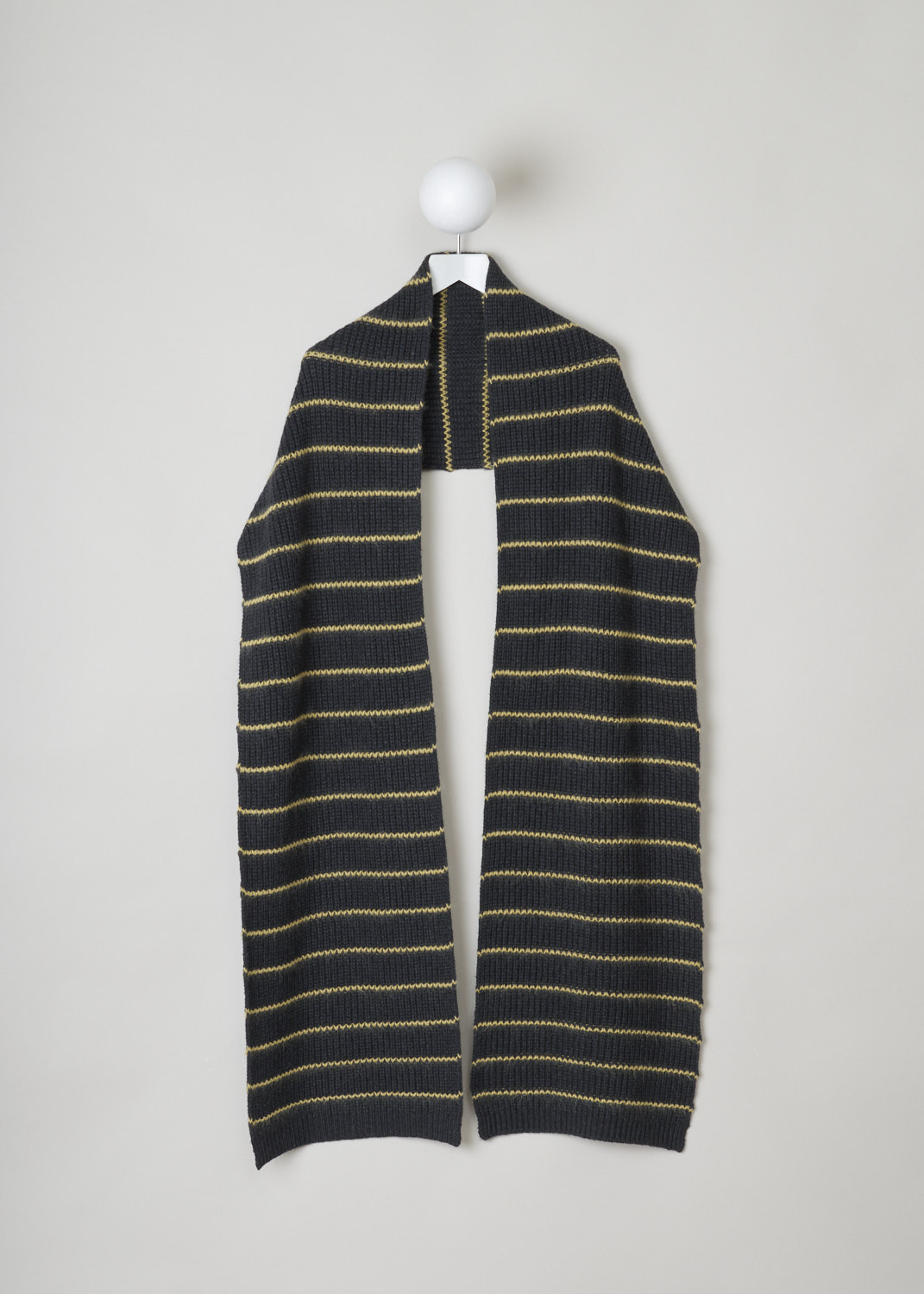 Brunello Cucinelli, Charcoal cashmere shawl, M52528499_CM723, grey yellow, front,  Knitted cashmere shawl with the characteristic softness of Brunello Cucinelli. Comes in a two tone colour theme, being a charcoal grey and a lovely shade of yellow. 

Shawl length: 240 cm / 94.4 inch.