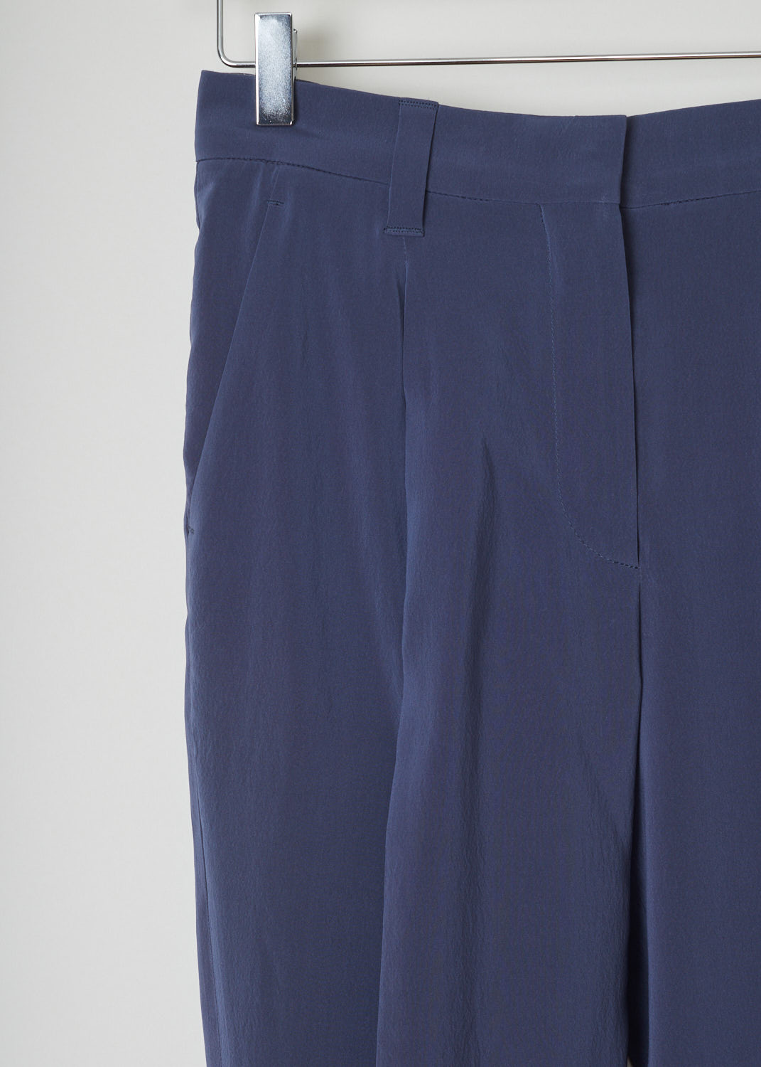 Brunello Cucinelli, Blue silk pants, M0F51P1362_C2435, blue, detail, Blue pants with a slight shine to it. Featuring a single pleat and forward slanted pockets. As your closure option this model has a zipper with a metal hook and a backing button. The cropped length with the rolled up hems just adds style to these pants. On the backside you will find two welt pockets.