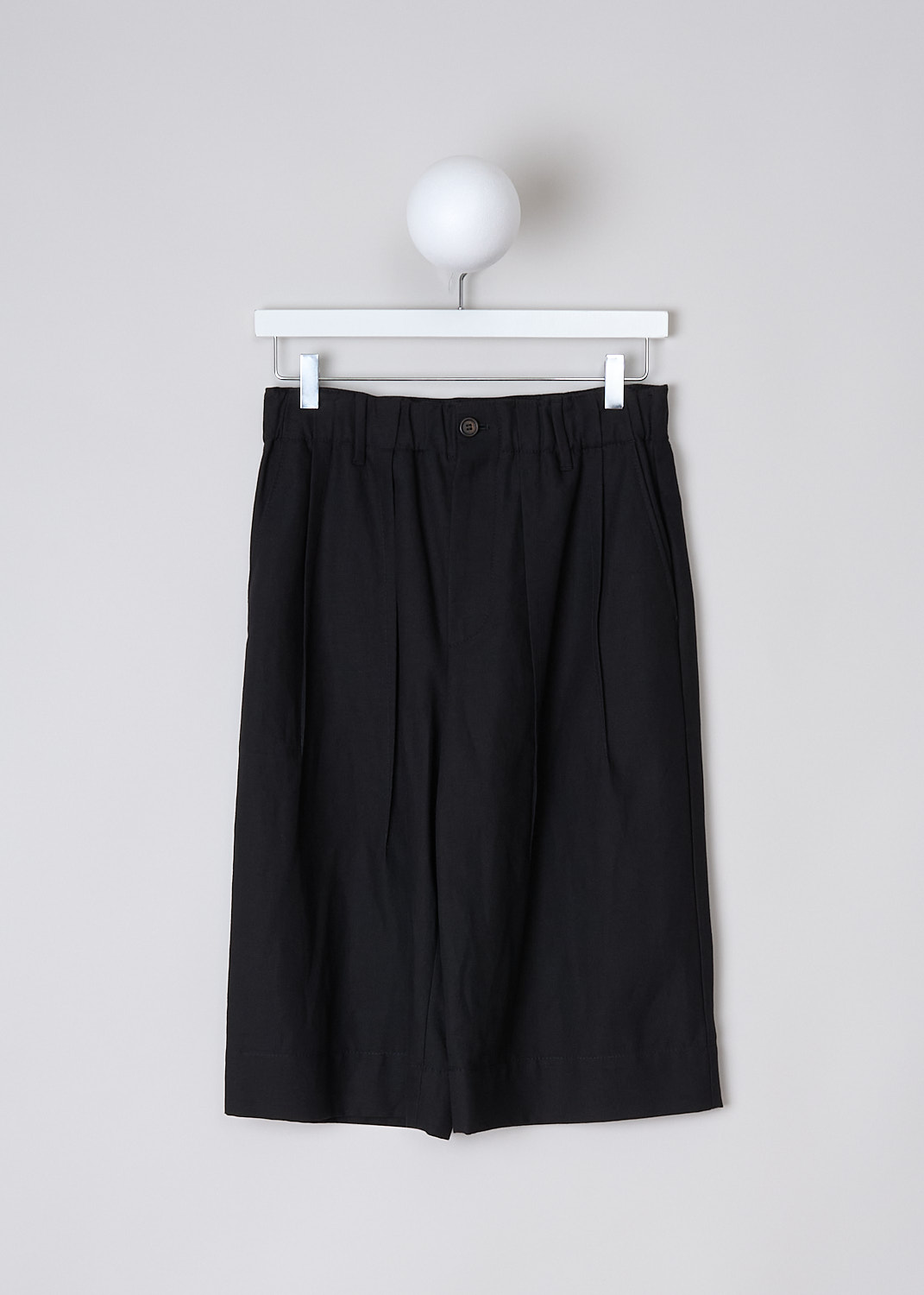 BRUNELLO CUCINELLI, BLACK BERMUDA SHORTS, M0F69P7564_C101, Black, Front, These black linen-blend bermuda pants have an elasticated waistband with belt loops. A button and concealed zip function as the closure. These pants have a pleated front. Slanted pockets can be found in the front and welt pockets in the back. 
