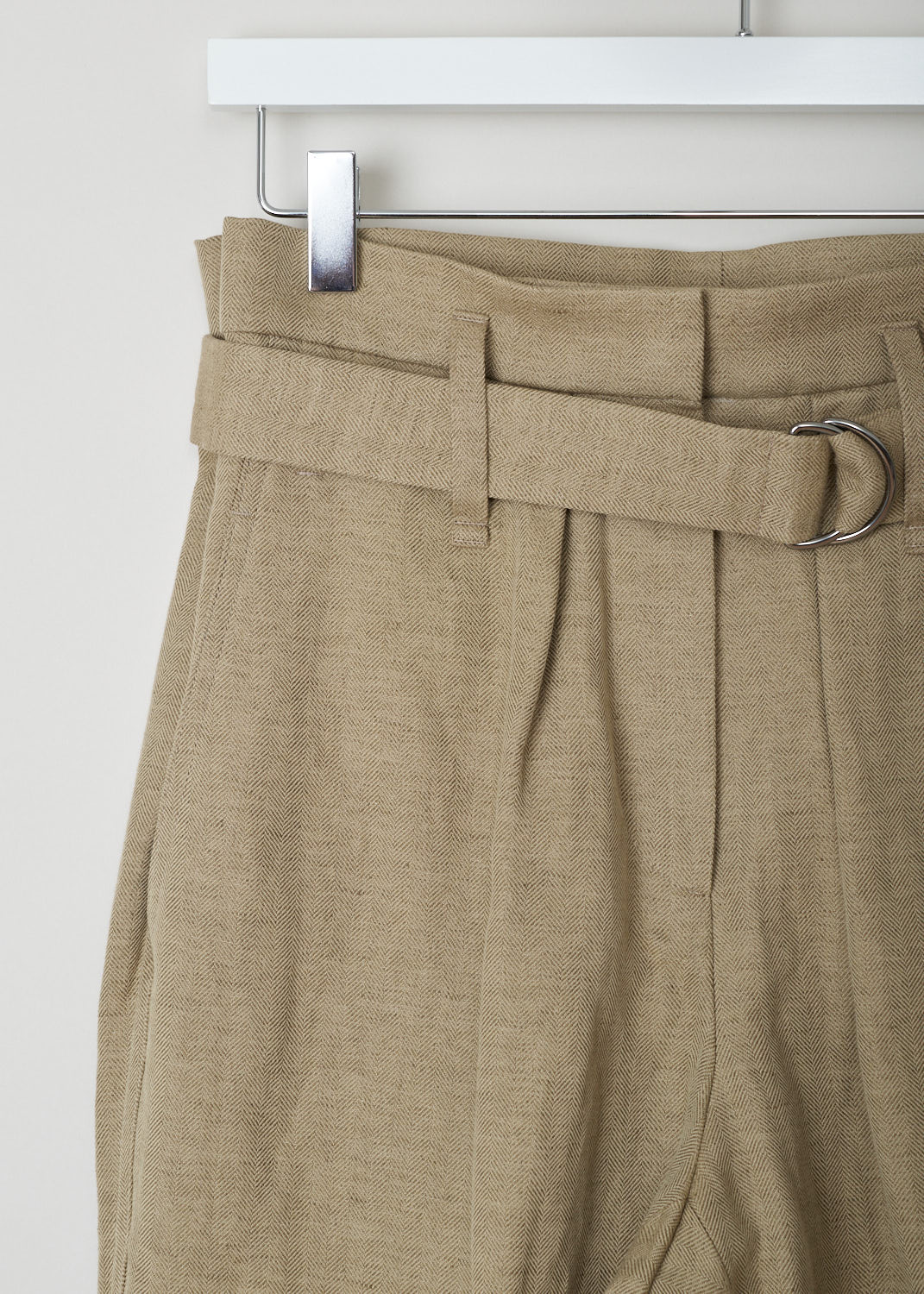 Brunello Cucinelli, high-waisted khaki paperbag pants, MF553P6588_C7178, green, detail, High-waist paperbag pants, featuring a D-ring belt and forward slanted pockets. With the cropped length you can show off any shoe you are wearing. Featuring a pleated front and a zipper with a press button as your fastening option. On the back this model has two welt pockets and a elastic waistband for more comfort. 