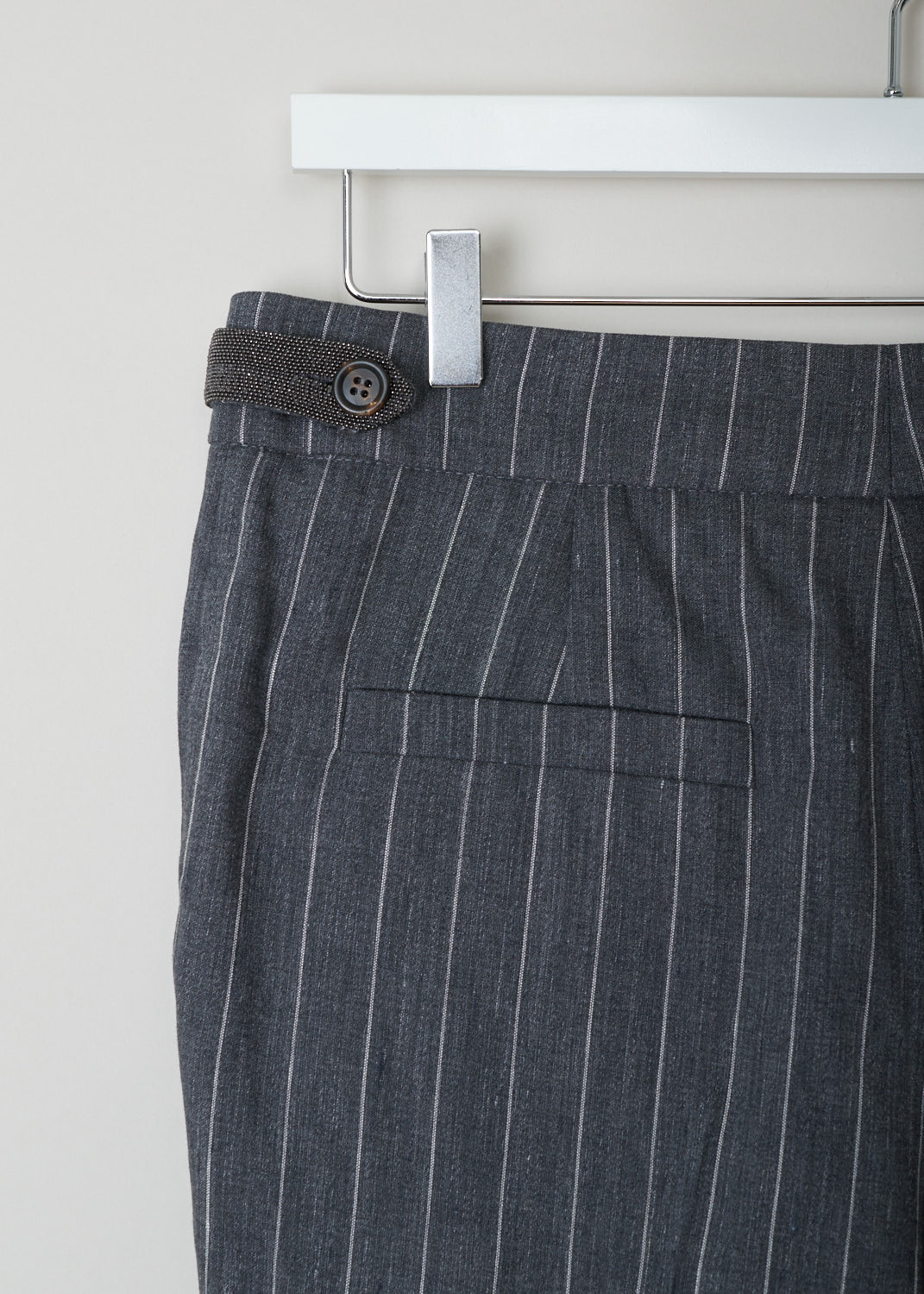 Brunello Cucinelli, mid grey pinstripe pants, MF554P6492_C002, grey white, detail, Mid grey pants, made of a pinstripe fabric. A notable feature of this model are the side tabs, that are used instead of belt loops. Furthermore, this model has a wide fit and a cropped length. The attachment options on this model are metal clips, a zipper and a French bearer button.