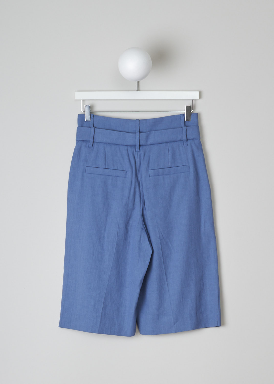 BRUNELLO CUCINELLI, BLUE LINEN BERMUNDA PANTS, MF591P7593_C8593, Blue, Back, These blue linen bermuda pants have a double-layered waistband, both with belt loops. These pants have a concealed claps and zip closure. The pants are pleated in the front. The pants have slanted pockets in the front and welt pockets in the back.  
