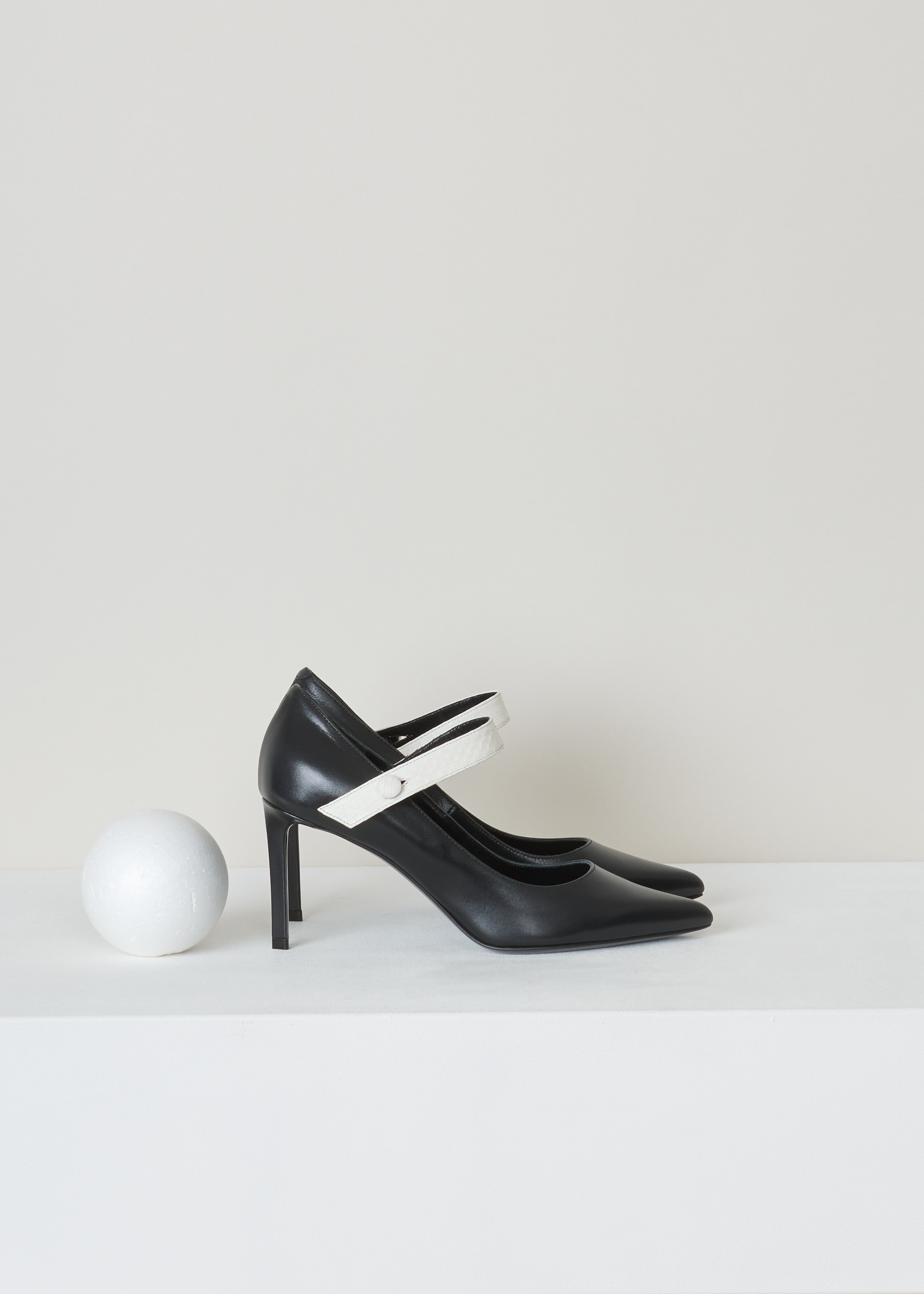 Celine, Mary jane sharp kidskin & elaphe, 330234005C_38AW_BlackWhite, black white, side, Crafted in style and highlighted with a pretty Mary Jane design, this pair of pumps exudes a glamorous shine. Made from the finest black leather, these closed-toe pumps come with regular heels, a off-white strap with button closure.